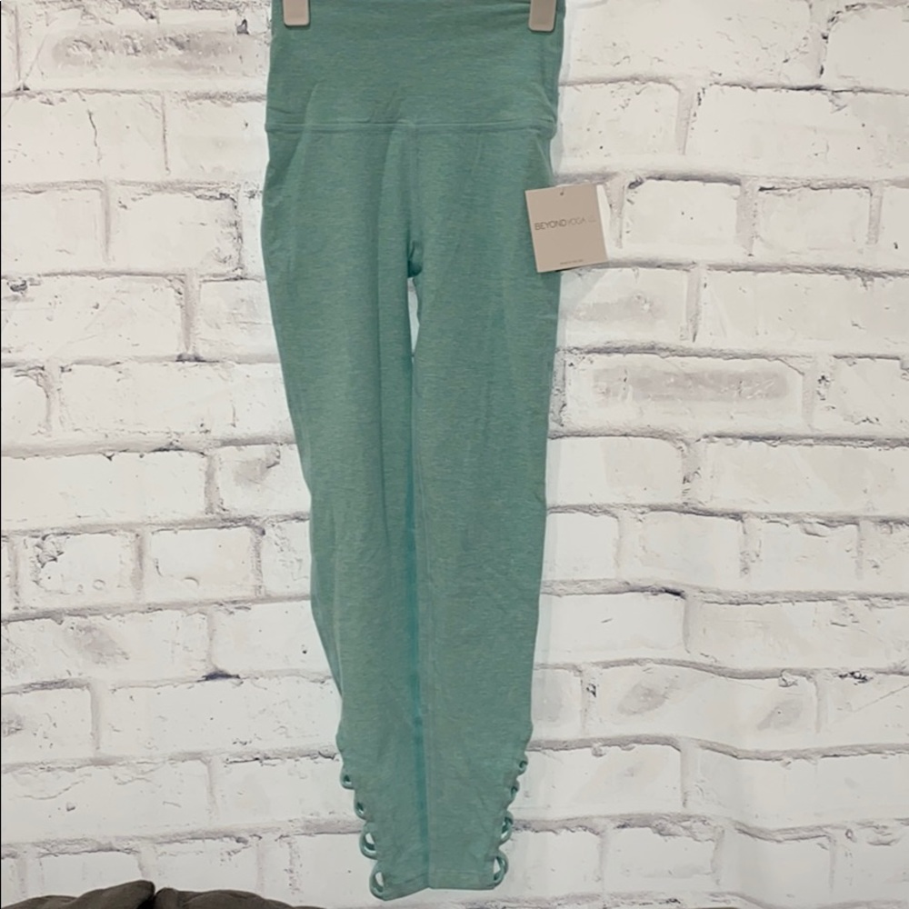 Crossover strap leggings yoga pants